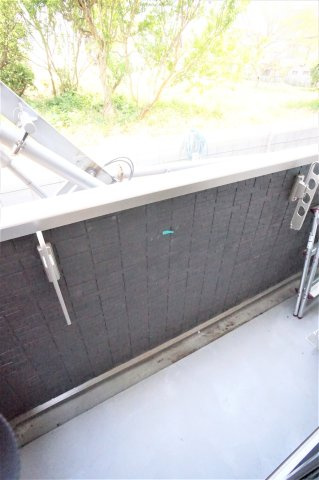 船橋市前原西２丁目の賃貸マンションのバルコニー|シャッター雨戸つき