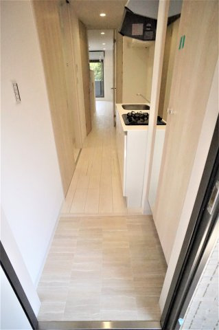 船橋市前原西２丁目の賃貸マンションの玄関|ミラー付き　シューズボックスあり