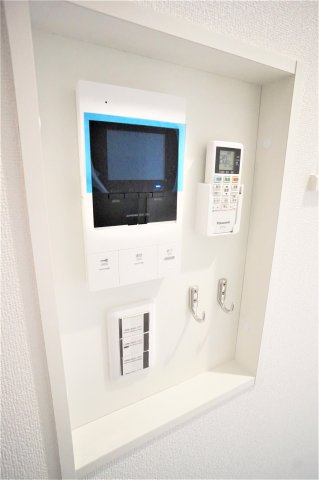 船橋市前原西２丁目の賃貸マンションのセキュリティ|ニッチ内にモニタホン、スイッチ類がおさまっています。