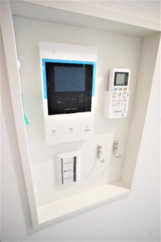 船橋市前原西２丁目の賃貸マンションのセキュリティ|ニッチ内にモニタホン、スイッチ類がおさまっています。