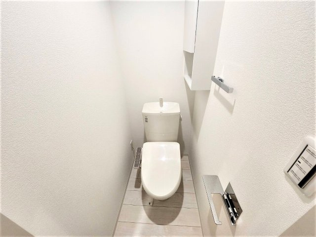 船橋市前原西２丁目の賃貸マンションのトイレ|温水洗浄便座