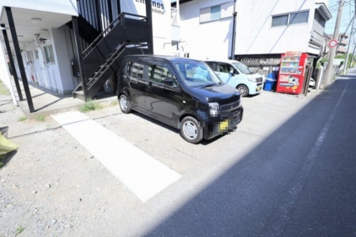 クロノス昭島の駐車場