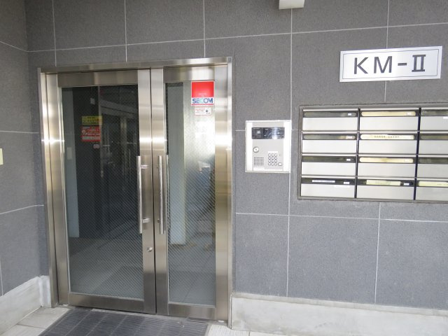 KMーⅡビルのエントランス