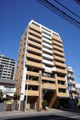 【外観】 | 【上質リノベ】ダイアパレス宝町 | 【耐震性】
耐震性の高さを判断するポイントは、
建築確認申請日が1981年6月1日以降の
新耐震基準に適合しているかどうか。
震度６程度の大地震でも
建物が崩壊しないレベルが基準になりました。