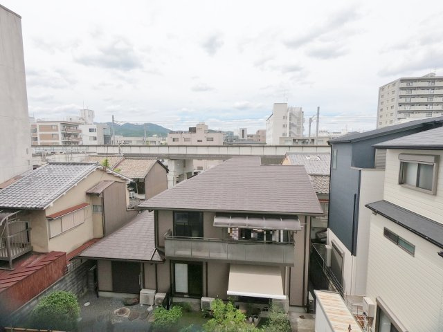 ◆ＪR円町駅まで徒歩３分◆北東角住戸◆２０２３年５月にリフォーム済みの美室◆２ＬＤＫ◆コーポ円座の展望|バルコニーからの眺望