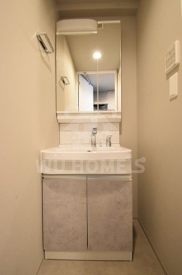 【洗面所】 | WORVE大阪本町 | 明るい洗面所です