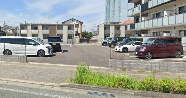 プレジデント正弥GOLDの駐車場|類似物件の参考写真です。
