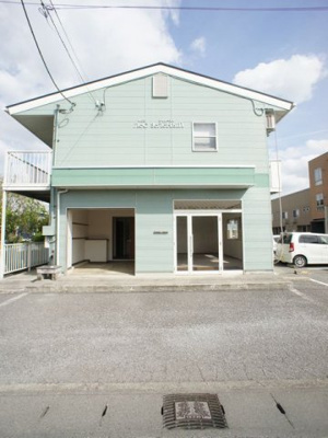 【玄関】 | リェス ジリョーヌイ | 入り口はガラス張りです。