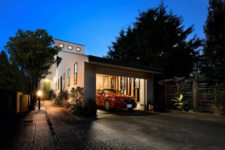 【外観】 | 大屋根のガレージハウスは設計士のこだわりが詰まっています。