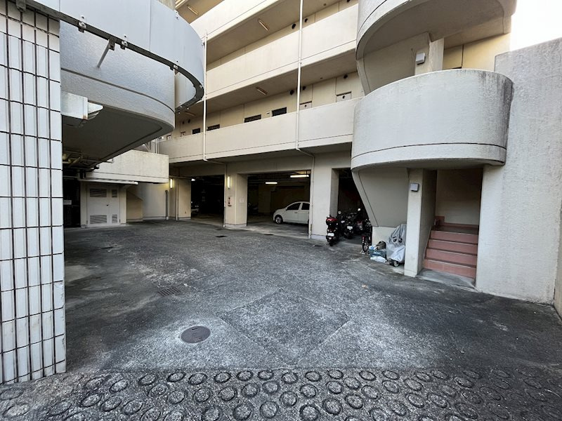 レジデンス向陽の駐車場