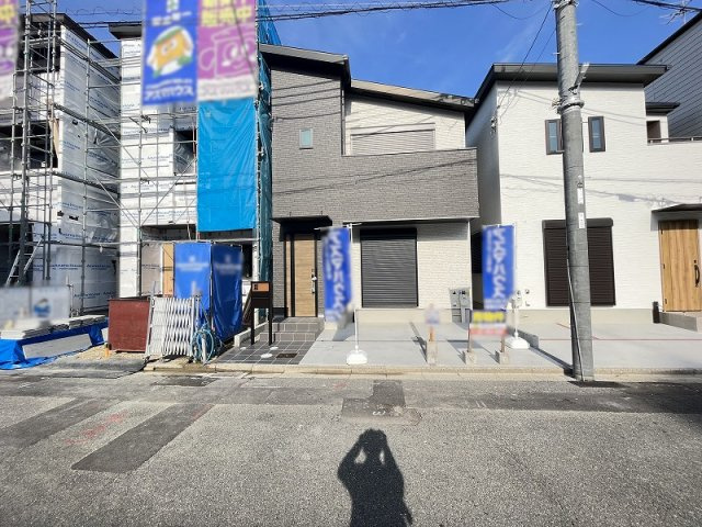 岩田町6丁目　新築戸建の前面道路含む現地写真