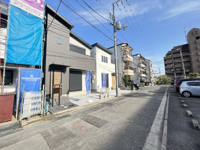 岩田町6丁目　新築戸建の前面道路含む現地写真