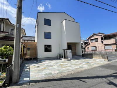 【外観】 | 守山市吉身６丁目 | 採光や風通しを考えて設計された間取り