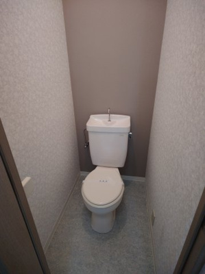 【トイレ】 | サンバリーアツ高宮 | 清潔感のあるトイレです