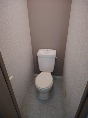 【トイレ】 | サンバリーアツ高宮 | 清潔感のあるトイレです