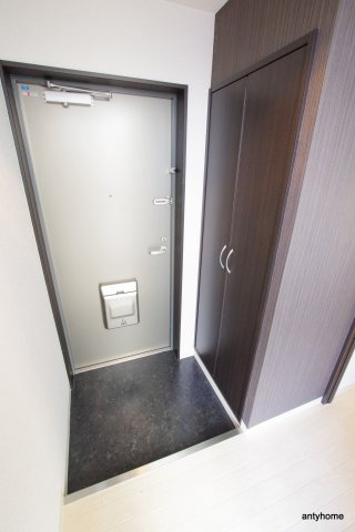 Gramercy Juso-higashi 3rd　仲介手数料無料の玄関