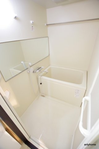 Gramercy Juso-higashi 3rd　仲介手数料無料の浴室