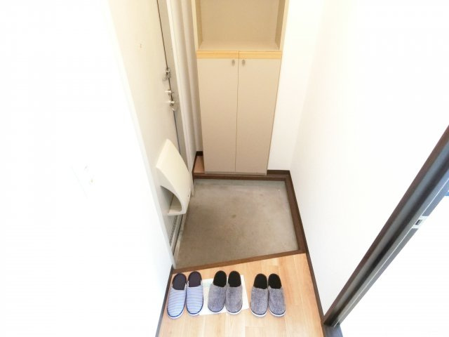 ハイツ岡田の玄関