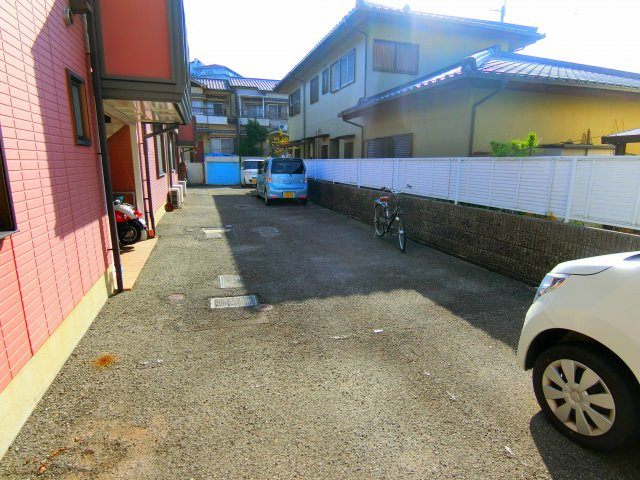 ハイツ岡田の駐車場