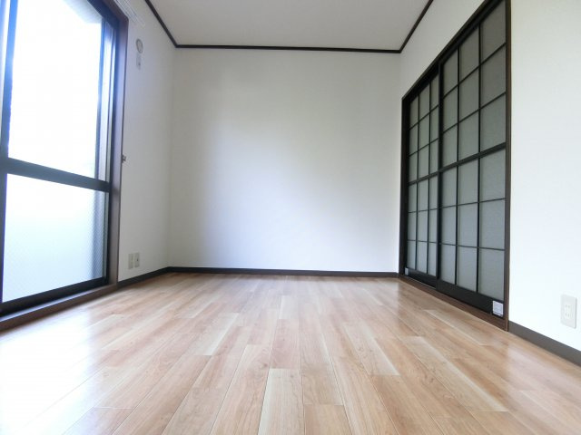 ハイツ岡田の寝室