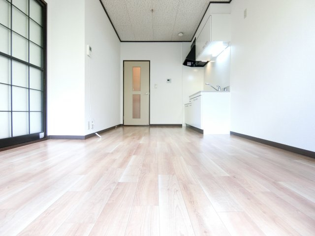 ハイツ岡田の居間・リビング