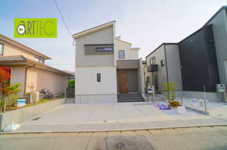 【駐車場】 | 【駐車スペース】
日々の暮らしにマイカーが必要。そんな方は物件の購入条件に駐車場は必須です。通勤に、家族のお迎えに、お買物に、おでかけに、クルマライフを楽しみたい方に。