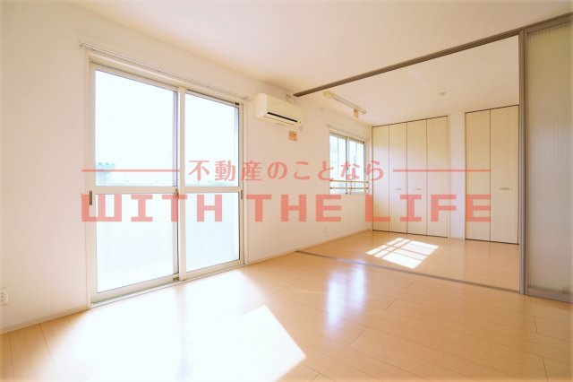 ラトンラヴール【キャッシュバック対象】の居間・リビング|ゆったり過ごせるリビングです