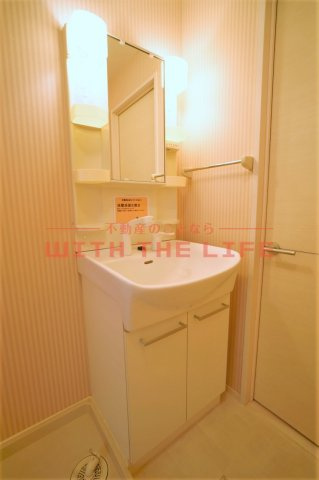 ラトンラヴール【キャッシュバック対象】の独立洗面台|独立洗面台、小物を置くことができて便利です