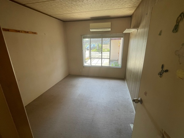 藤岡市藤岡　中古250の洋室|落ち着いた色調の洋室です