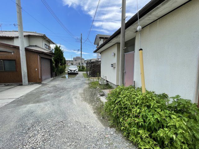 藤岡市藤岡　中古250の前面道路含む現地写真