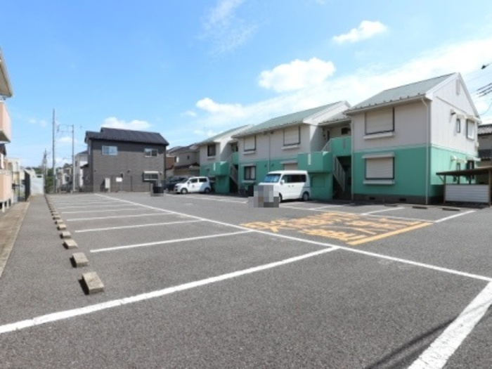 パールハイツ海老原28の駐車場