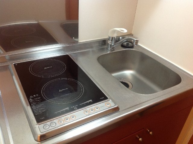 レオパレスシンクタンクのキッチン|電気コンロなので火災の心配もありません！