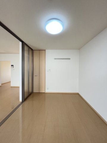 クレセント北峰　B棟の洋室