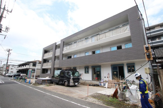 3階建て軽量鉄骨アパート　※建設中写真となります　　