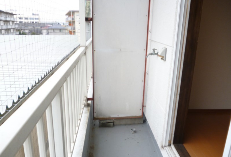 久留米市津福今町のハイツのバルコニー|バルコニーからの眺めを楽しみながら食事をしませんか