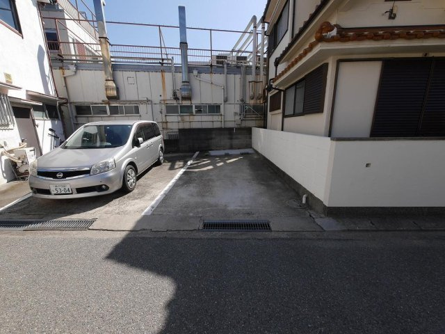 西舞子２丁目貸家の駐車場