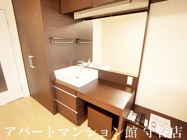 レオネクストヴェルヴェデーレⅡの独立洗面台
