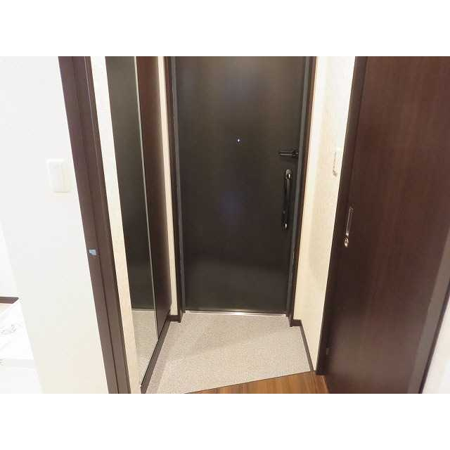 ロチュス・ルカルデの玄関