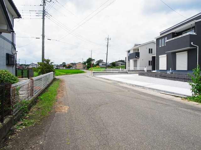 新築　北群馬郡榛東村広馬場第1　2号棟の前面道路含む現地写真|現地写真　南東側接道幅員約5.3ｍ