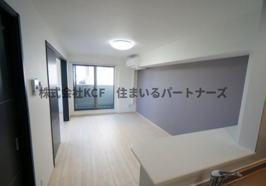 エルグランドパティオ参番館の居間・リビング|こちらの居間で趣味の時間をお楽しみください