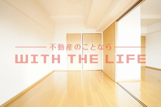 日吉壱番館【キャッシュバック対象物件】の寝室|広くて明るい寝室