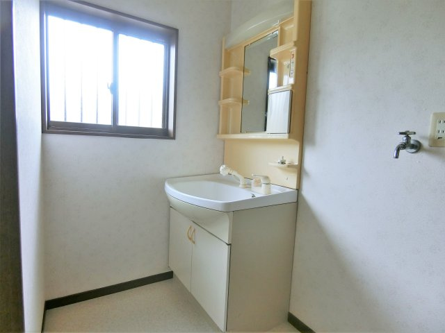 平川邸の独立洗面台