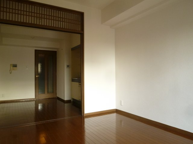 プレサンス千日前通の洋室