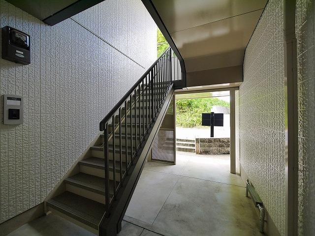 ネオメイベルＡ．Ｂのエントランス|ゆとりのあるエントランスです