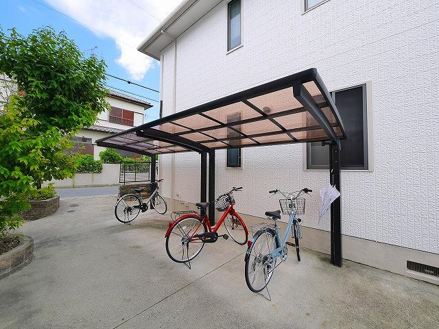ネオメイベルＡ．Ｂのその他共用部分|屋根付きの駐輪場です