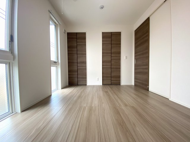 エヌプレミールの洋室