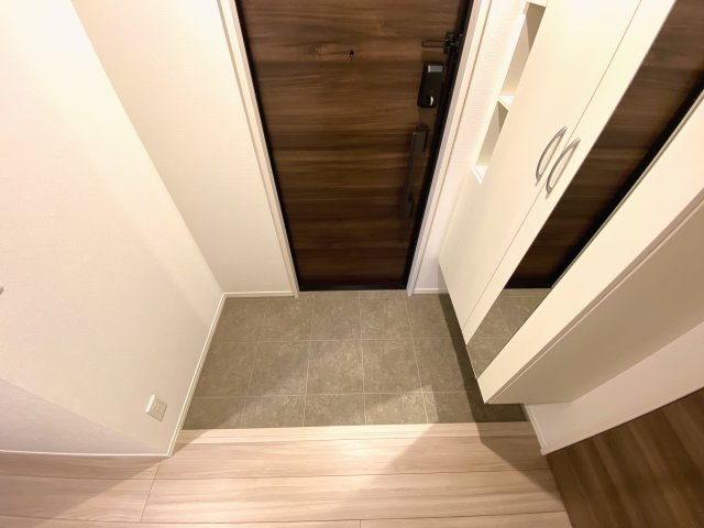 エヌプレミールの玄関