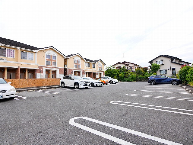 フローレンス　四条大路の駐車場|駐車場があるので、車を買う予定の方も安心です