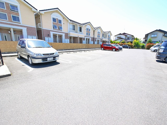 フローレンス　四条大路の駐車場|駐車スペースもあります
