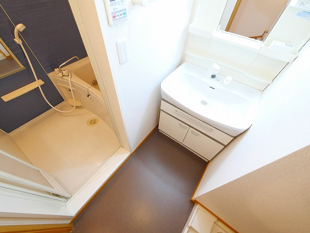 フローレンス　四条大路の洗面所|ゆったりとスペースのある洗面所